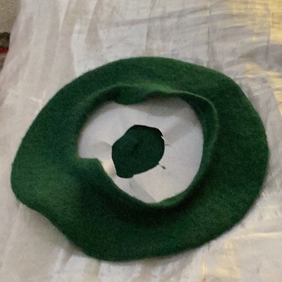 🌻NWOT Cool Green Beret Retro Style Hat Brand New No Tags Closet Must 🌻 - Picture 4 of 5